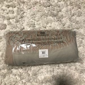 Soia & kyo NWT scarf